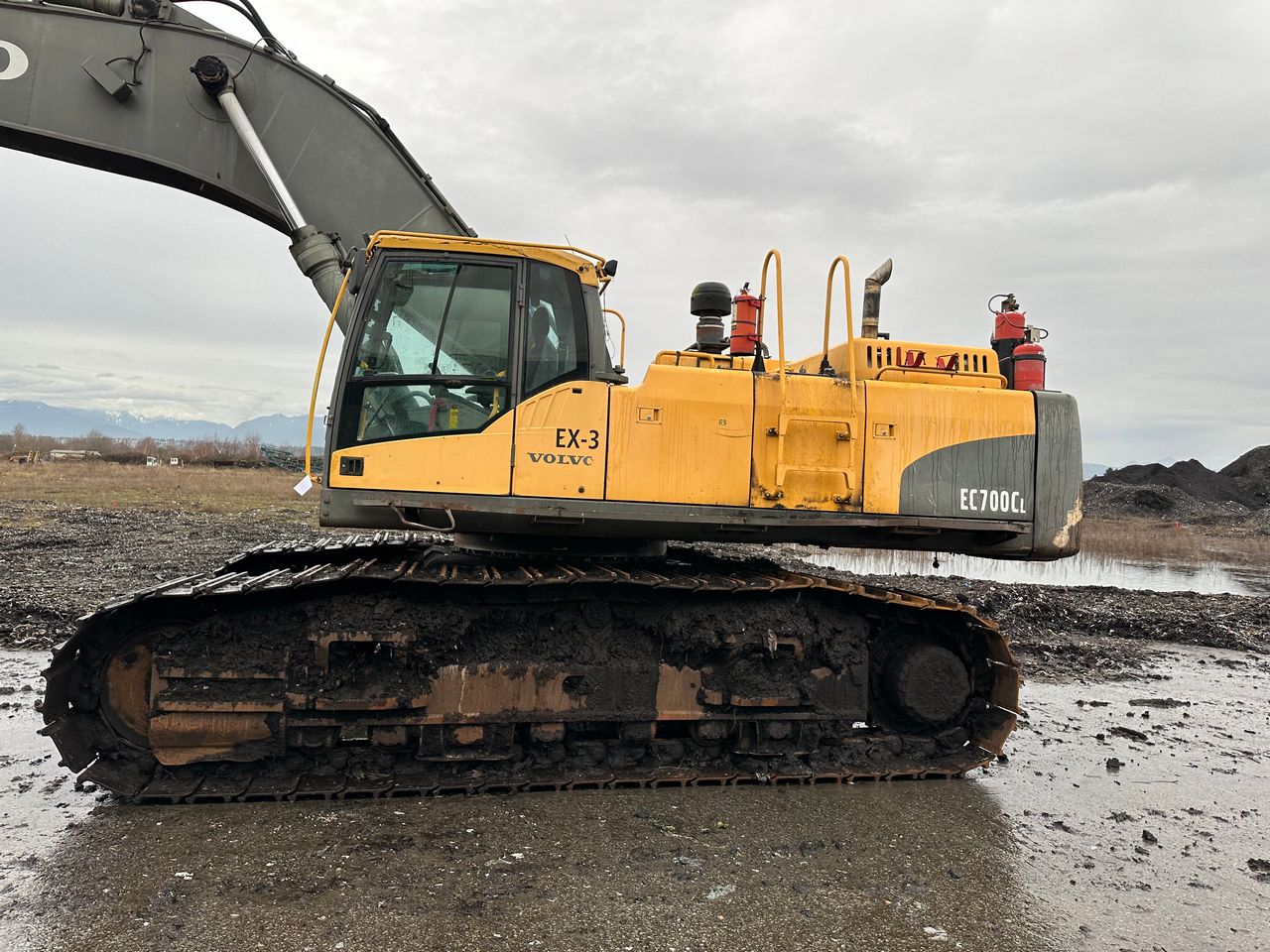 Excavators & Radial Stacker for immediate sale
